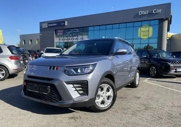 samochody osobowe SsangYong Tivoli cena 115600 przebieg: 10, rok produkcji 2023 z Józefów